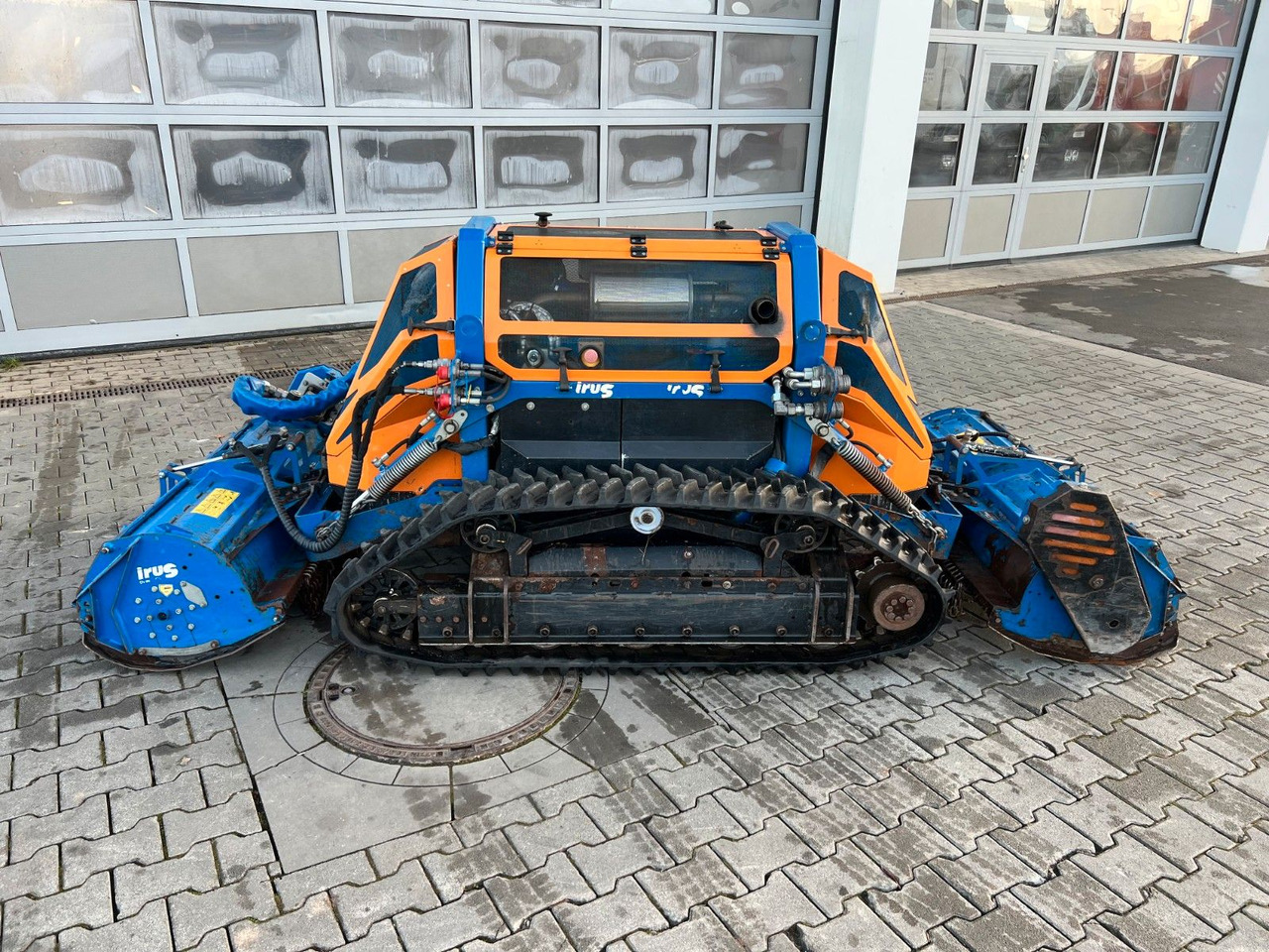 Irus Twin 75V2 Raupe / Mulcher / Funk - ماكينات قطع الحشائش الغابات: صور 3 Irus Twin 75V2 Raupe / Mulcher / Funk - ماكينات قطع الحشائش الغابات: صور 3