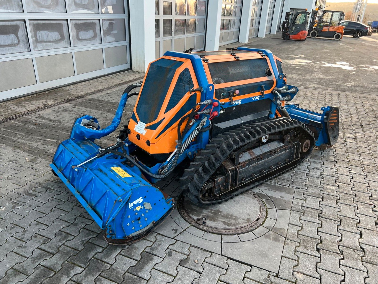 Irus Twin 75V2 Raupe / Mulcher / Funk - ماكينات قطع الحشائش الغابات: صور 4 Irus Twin 75V2 Raupe / Mulcher / Funk - ماكينات قطع الحشائش الغابات: صور 4