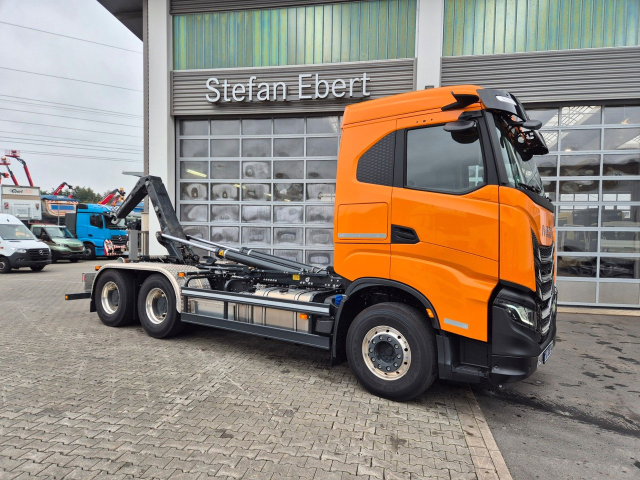 Iveco AS300X58Z/P HR ON+ 6x4 Meiller RS21.60 Funk AHK - شاحنة ذات الخطاف: صور 2 Iveco AS300X58Z/P HR ON+ 6x4 Meiller RS21.60 Funk AHK - شاحنة ذات الخطاف: صور 2