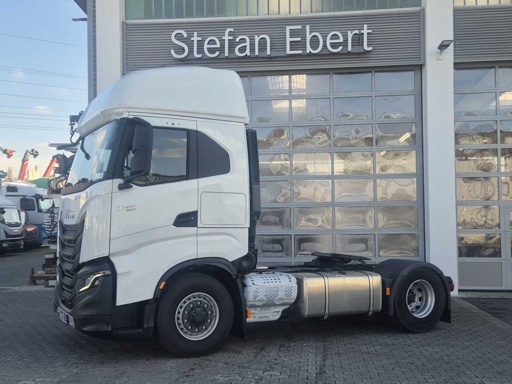 Iveco AS440X49T/P ON 4x4 HI-TRACTION Intarder 2x Bett - شاحنة جرار: صور 3 Iveco AS440X49T/P ON 4x4 HI-TRACTION Intarder 2x Bett - شاحنة جرار: صور 3