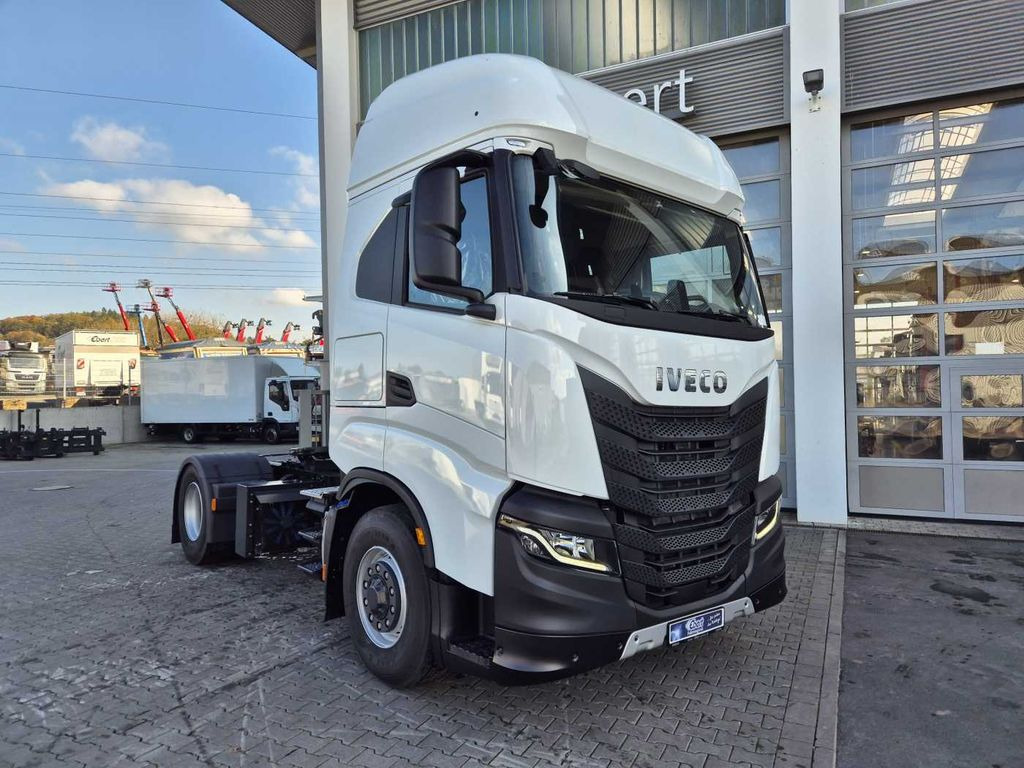 Iveco AS440X49T/P ON 4x4 HI-TRACTION Intarder 2x Bett - شاحنة جرار: صور 1 Iveco AS440X49T/P ON 4x4 HI-TRACTION Intarder 2x Bett - شاحنة جرار: صور 1