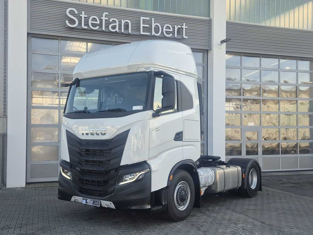 Iveco AS440X49T/P ON 4x4 HI-TRACTION Intarder 2x Bett - شاحنة جرار: صور 2 Iveco AS440X49T/P ON 4x4 HI-TRACTION Intarder 2x Bett - شاحنة جرار: صور 2