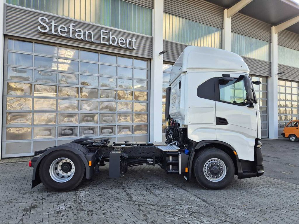 Iveco AS440X49T/P ON 4x4 HI-TRACTION Intarder 2x Bett - شاحنة جرار: صور 5 Iveco AS440X49T/P ON 4x4 HI-TRACTION Intarder 2x Bett - شاحنة جرار: صور 5