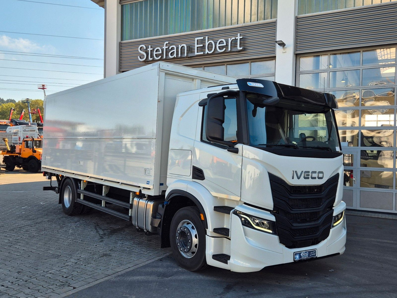 Iveco AT190S40/FP Böse Schwenkwand LBW AHK - بصندوق مغلق شاحنة: صور 2 Iveco AT190S40/FP Böse Schwenkwand LBW AHK - بصندوق مغلق شاحنة: صور 2