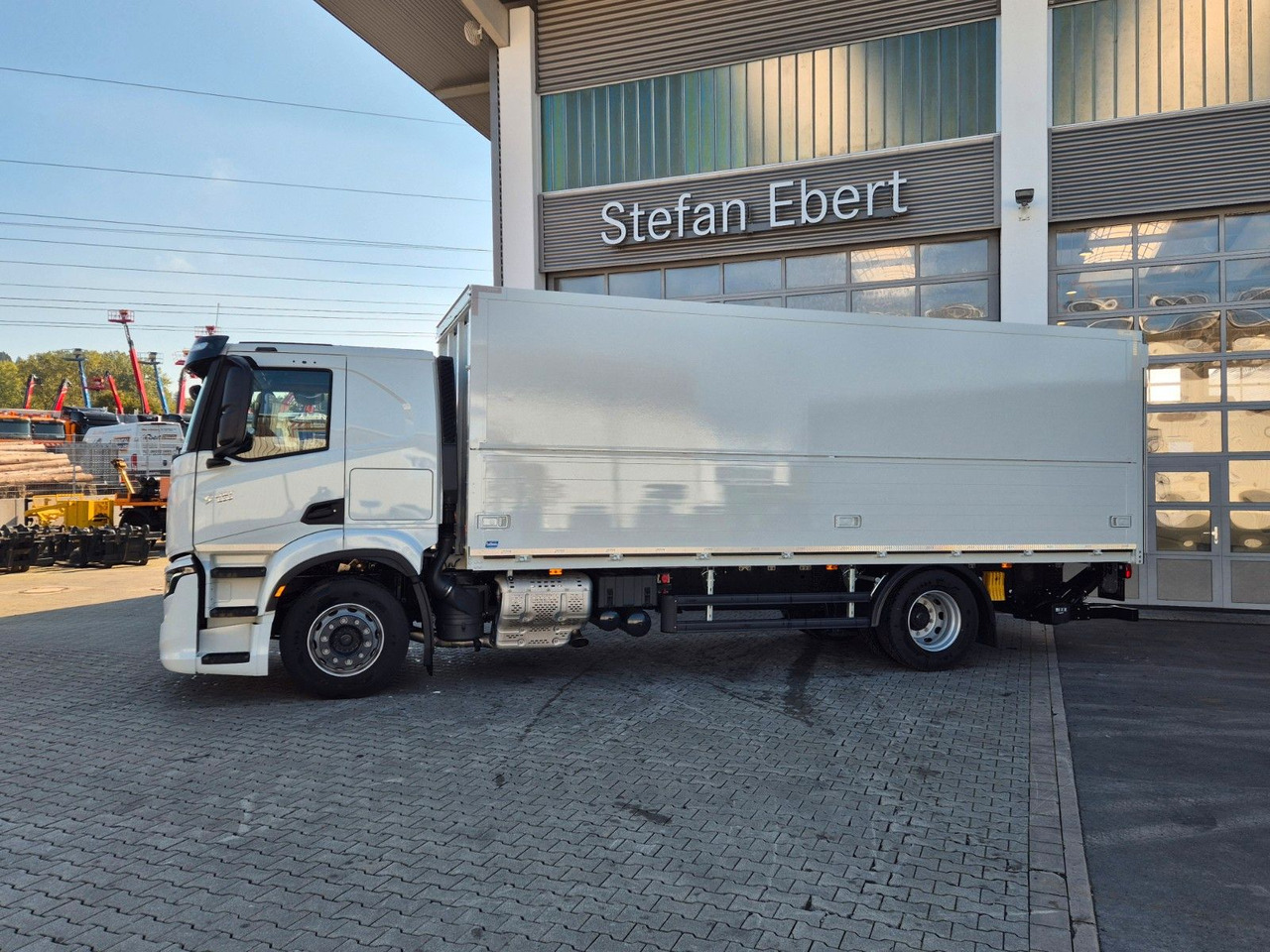 Iveco AT190S40/FP Böse Schwenkwand LBW AHK - بصندوق مغلق شاحنة: صور 5 Iveco AT190S40/FP Böse Schwenkwand LBW AHK - بصندوق مغلق شاحنة: صور 5