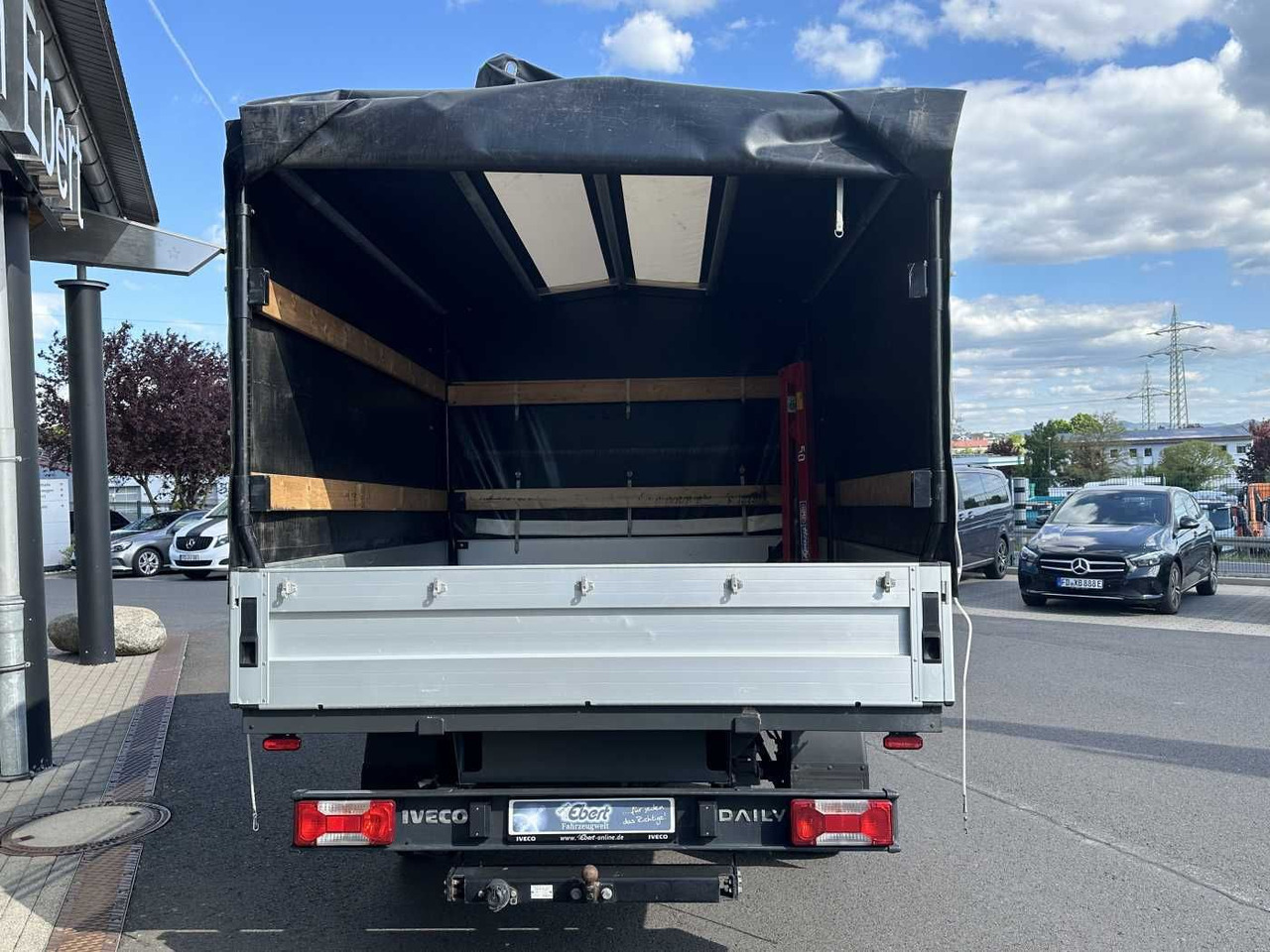 Iveco Daily 35S14 Pritsche+Plane *AHK*Ladekran*7-Sitze - الشاحنات الصغيرة المسطحة: صور 4 Iveco Daily 35S14 Pritsche+Plane *AHK*Ladekran*7-Sitze - الشاحنات الصغيرة المسطحة: صور 4