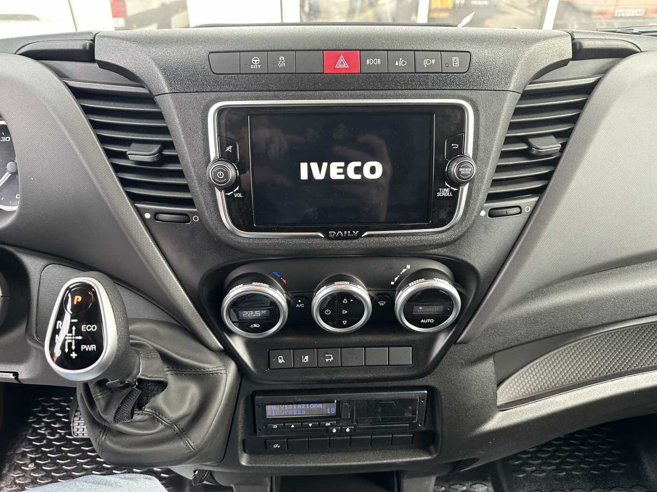 الشاحنات الصغيرة صندوق مغلق جديد Iveco Daily 70C18 HA8 *LBW*Schwenkwandkoffer*: صور 15