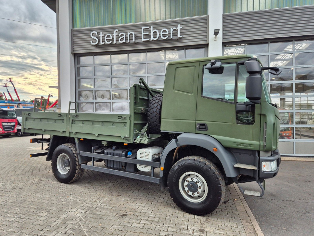 Iveco Eurocargo ML100E22WM-BW 4x4 Pritsche L-Haus Bett - شاحنات مسطحة: صور 4 Iveco Eurocargo ML100E22WM-BW 4x4 Pritsche L-Haus Bett - شاحنات مسطحة: صور 4