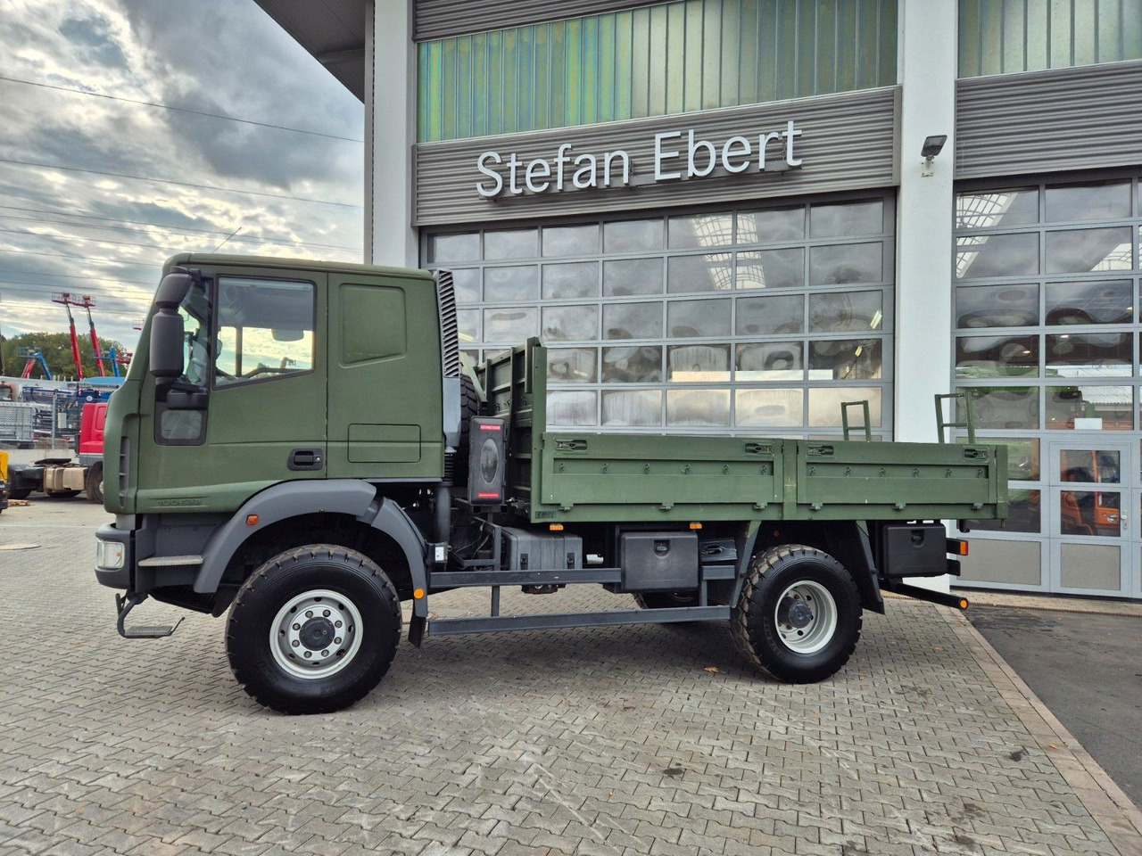 Iveco Eurocargo ML100E22WM-BW 4x4 Pritsche L-Haus Bett - شاحنات مسطحة: صور 5 Iveco Eurocargo ML100E22WM-BW 4x4 Pritsche L-Haus Bett - شاحنات مسطحة: صور 5