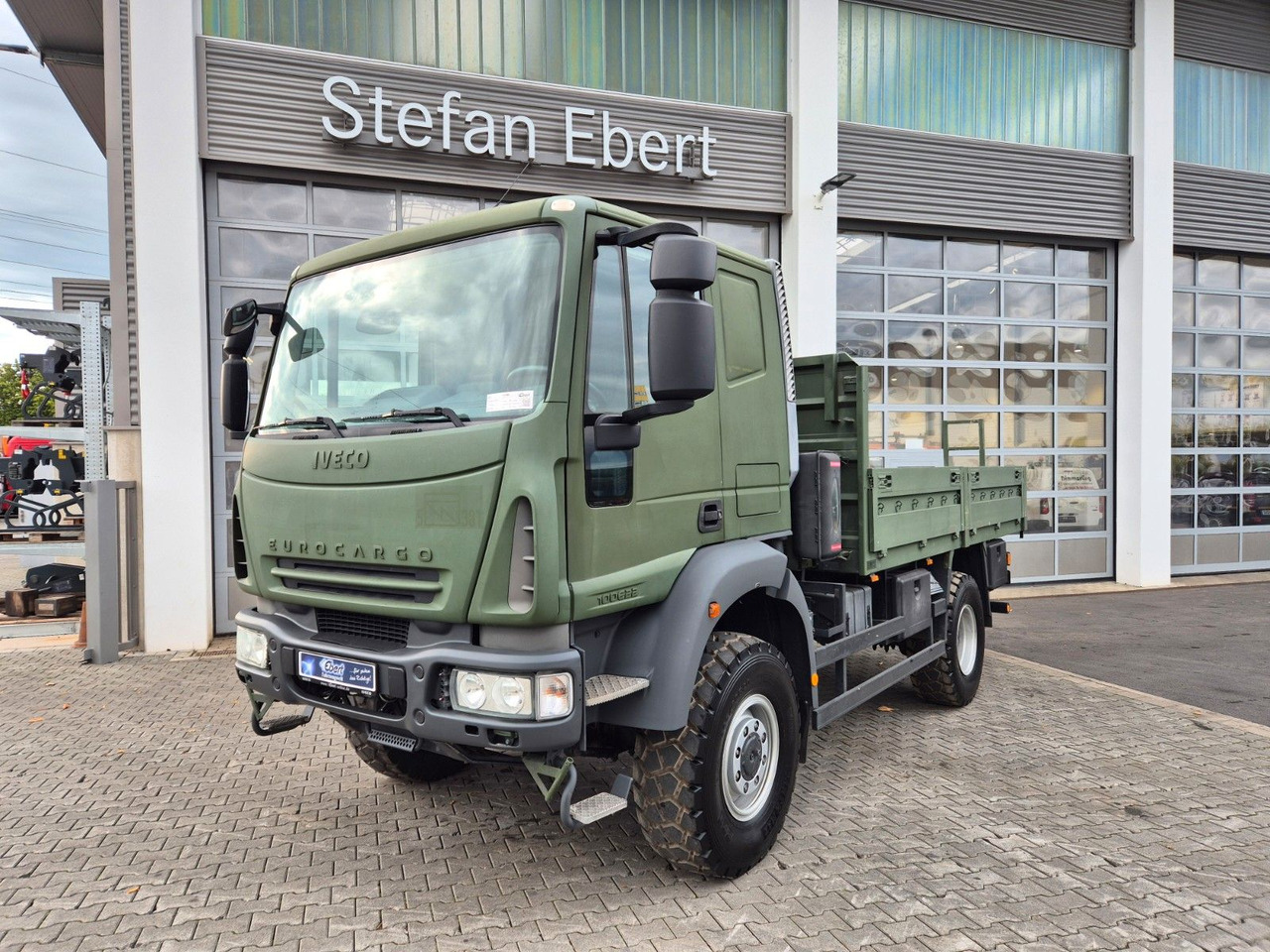 Iveco Eurocargo ML100E22WM-BW 4x4 Pritsche L-Haus Bett - شاحنات مسطحة: صور 1 Iveco Eurocargo ML100E22WM-BW 4x4 Pritsche L-Haus Bett - شاحنات مسطحة: صور 1