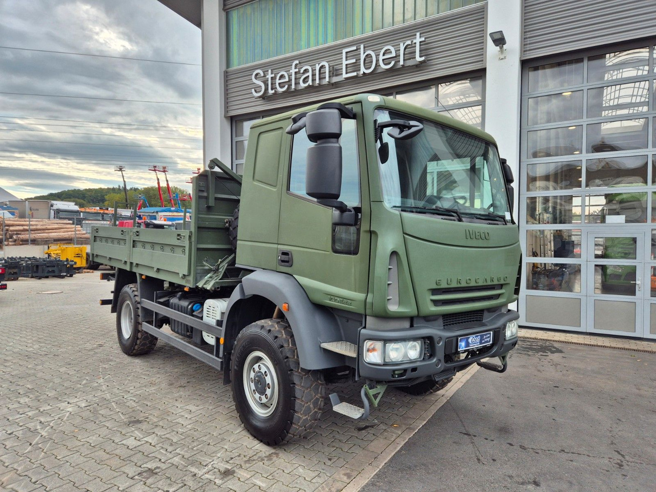 Iveco Eurocargo ML100E22WM-BW 4x4 Pritsche L-Haus Bett - شاحنات مسطحة: صور 2 Iveco Eurocargo ML100E22WM-BW 4x4 Pritsche L-Haus Bett - شاحنات مسطحة: صور 2