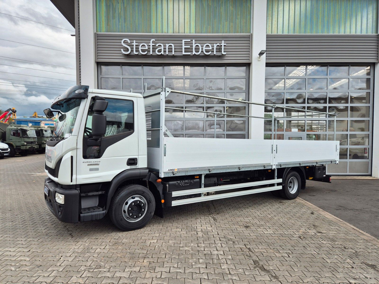 Iveco Eurocargo ML140E28/P Gerüstbau 3 Sitze AHK Klima - شاحنات مسطحة: صور 3 Iveco Eurocargo ML140E28/P Gerüstbau 3 Sitze AHK Klima - شاحنات مسطحة: صور 3