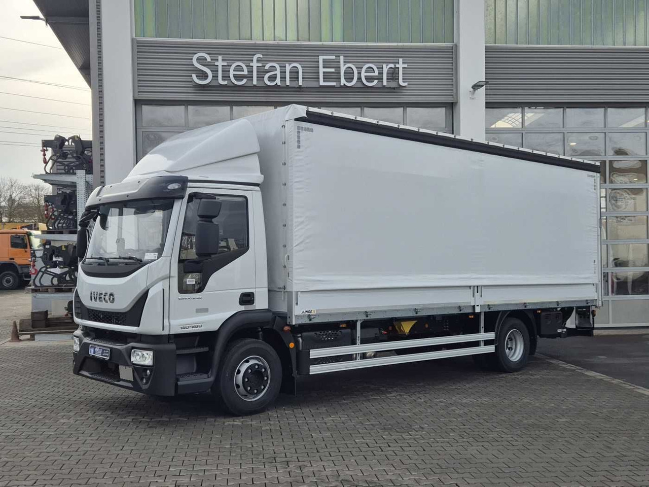 Iveco Eurocargo ML140E28/P LBW Bär Schiebeplane AHK - شاحنة ستارة: صور 3 Iveco Eurocargo ML140E28/P LBW Bär Schiebeplane AHK - شاحنة ستارة: صور 3