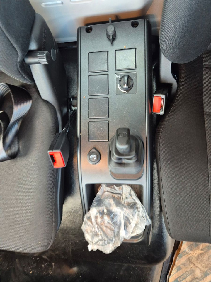 تأجير  Iveco Eurocargo ML80E21 Meiller 2x AHK 3 Sitze Iveco Eurocargo ML80E21 Meiller 2x AHK 3 Sitze: صور 30