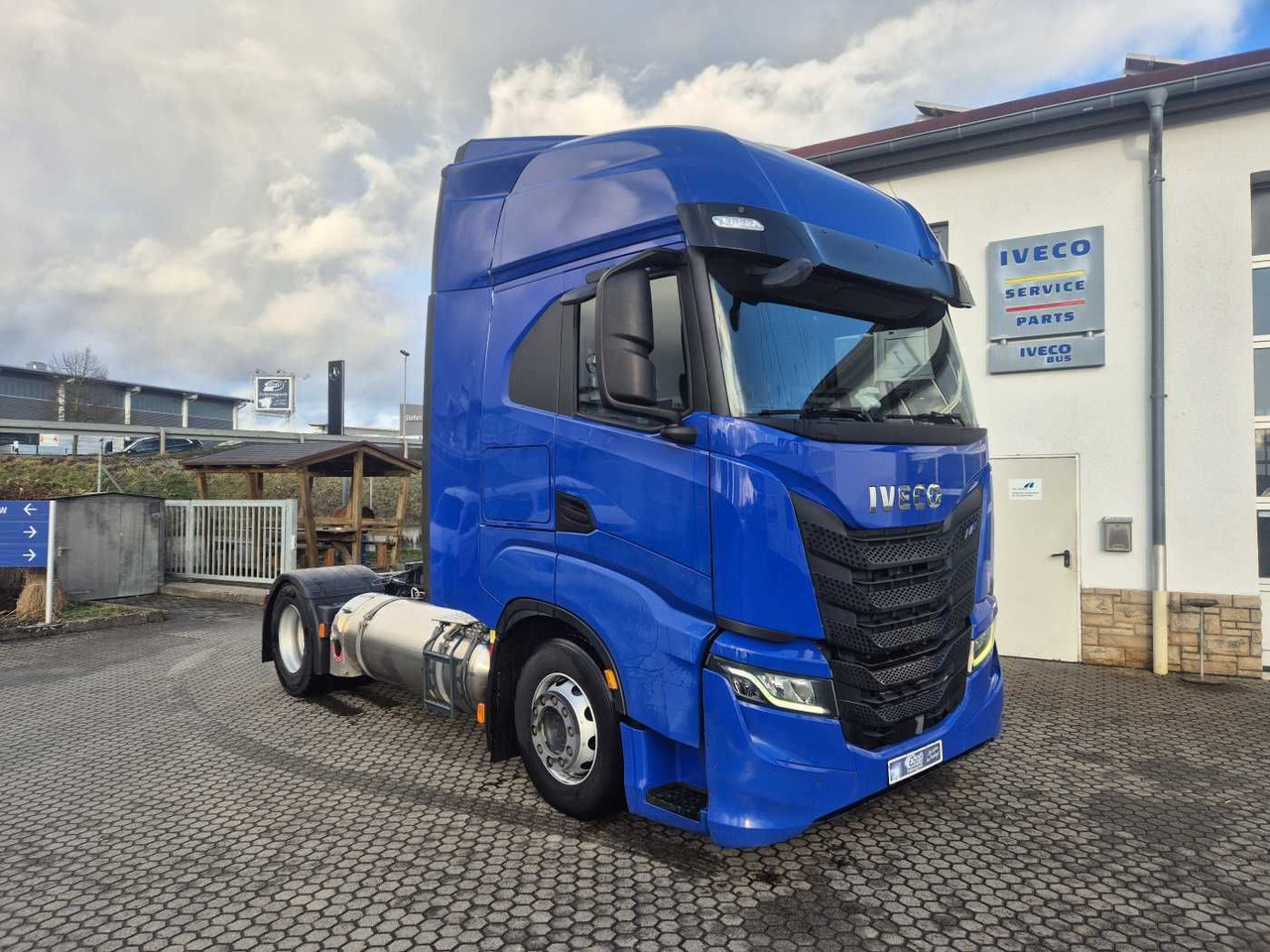 Iveco S-Way 460 NP LNG ACC Intarder Navi - شاحنة جرار: صور 3 Iveco S-Way 460 NP LNG ACC Intarder Navi - شاحنة جرار: صور 3