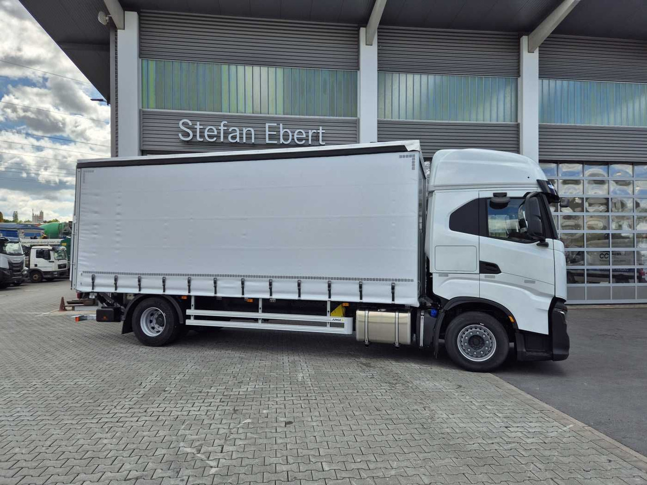 Iveco S-Way AS190S42/P Schiebeplanen LBW 2.000kg AHK - شاحنة ستارة: صور 4 Iveco S-Way AS190S42/P Schiebeplanen LBW 2.000kg AHK - شاحنة ستارة: صور 4