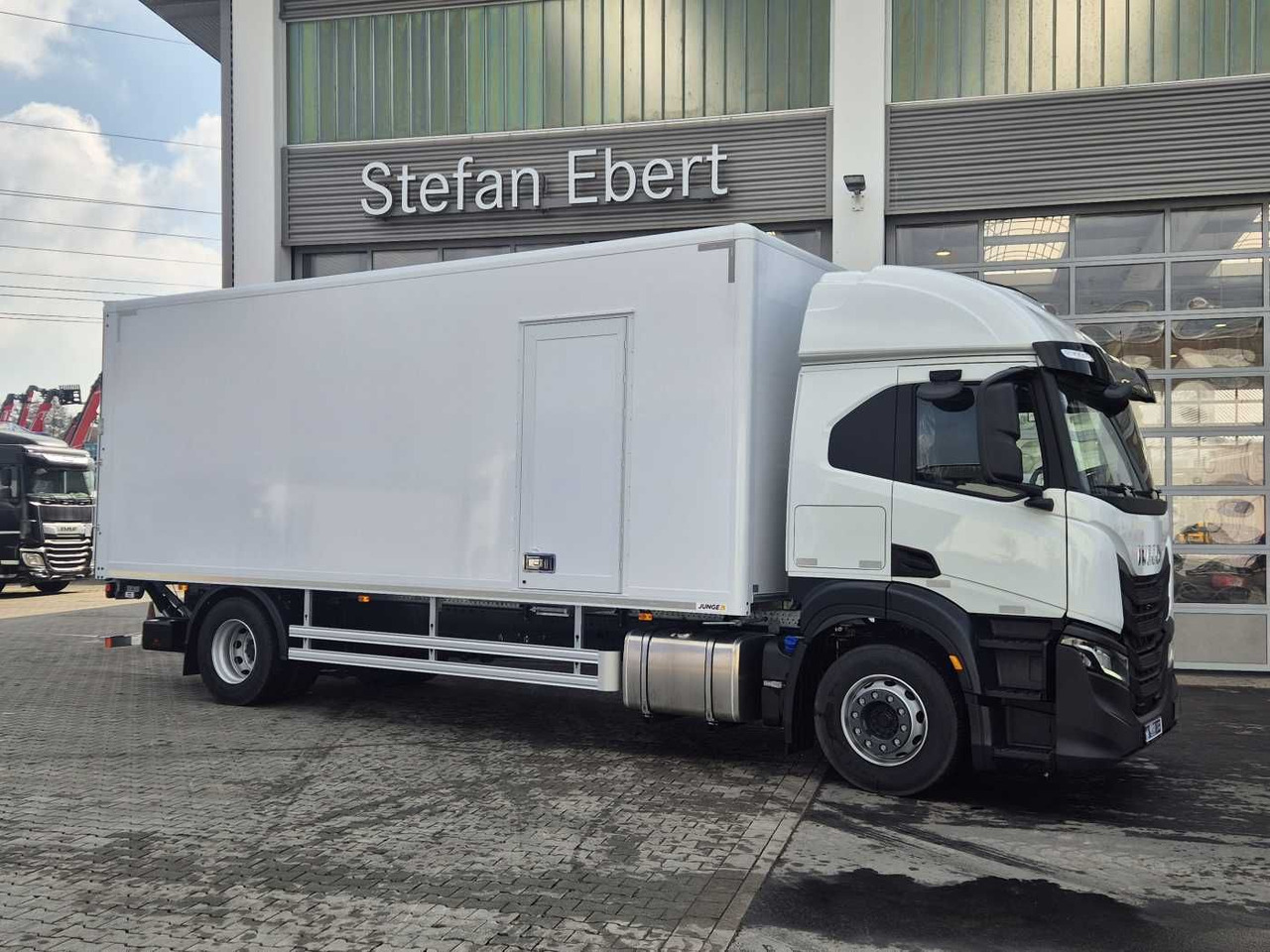 Iveco S Way AT190S40/P LBW Tür AHK Navi Bett - بصندوق مغلق شاحنة: صور 3 Iveco S Way AT190S40/P LBW Tür AHK Navi Bett - بصندوق مغلق شاحنة: صور 3