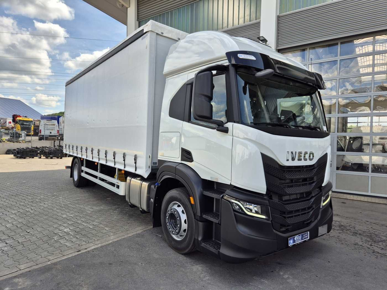 Iveco S-Way AT190S40/P Schiebeplanen LBW AHK Bett - شاحنة ستارة: صور 2 Iveco S-Way AT190S40/P Schiebeplanen LBW AHK Bett - شاحنة ستارة: صور 2