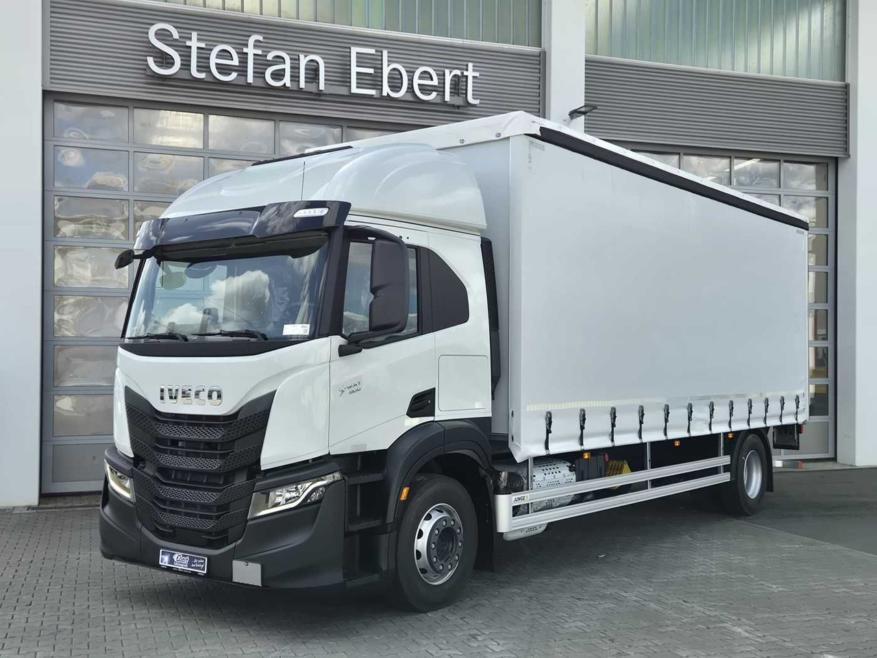 Iveco S-Way AT190S40/P Schiebeplanen LBW AHK Bett - شاحنة ستارة: صور 1 Iveco S-Way AT190S40/P Schiebeplanen LBW AHK Bett - شاحنة ستارة: صور 1