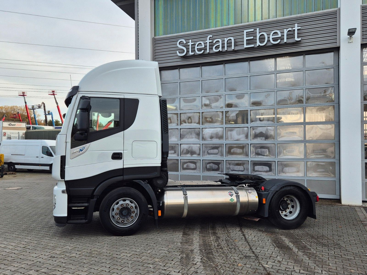 Iveco Stralis 460NP LNG 4x2 3 Stück - شاحنة جرار: صور 5 Iveco Stralis 460NP LNG 4x2 3 Stück - شاحنة جرار: صور 5