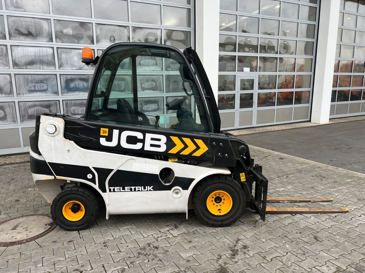 JCB TLT 30D 2WD / nur 1.948h! - رافعة تلسكوبية: صور 3 JCB TLT 30D 2WD / nur 1.948h! - رافعة تلسكوبية: صور 3