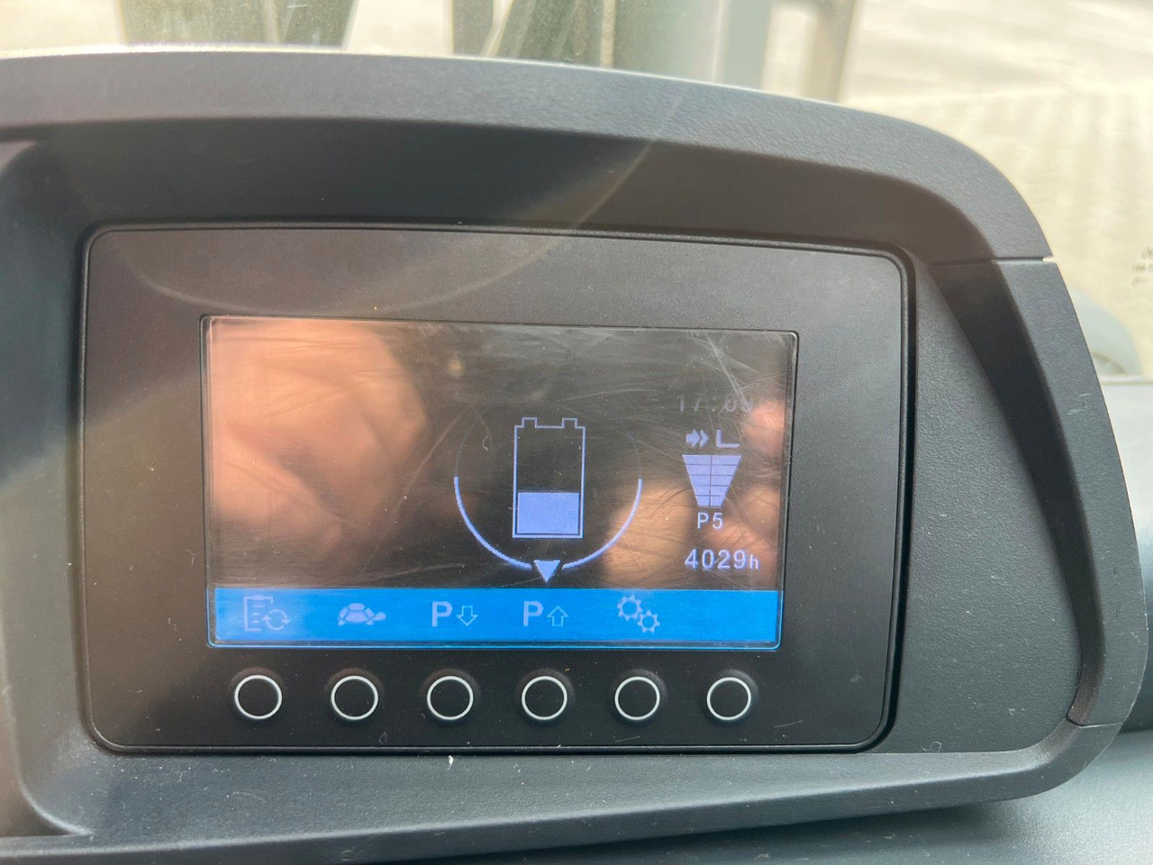 رافعة شوكية كهربائية Jungheinrich EFG 215 / Triplex: 4.25m! / SS / 4.029h: صور 16 رافعة شوكية كهربائية Jungheinrich EFG 215 / Triplex: 4.25m! / SS / 4.029h: صور 16