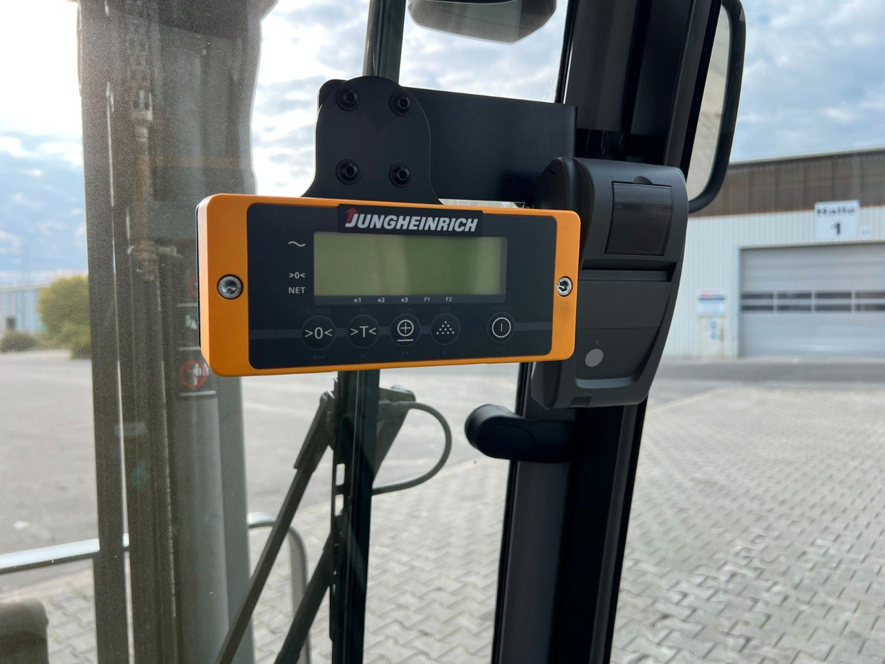 رافعة شوكية كهربائية Jungheinrich EFG 215 / Triplex: 4.25m! / SS / 4.029h: صور 15 رافعة شوكية كهربائية Jungheinrich EFG 215 / Triplex: 4.25m! / SS / 4.029h: صور 15