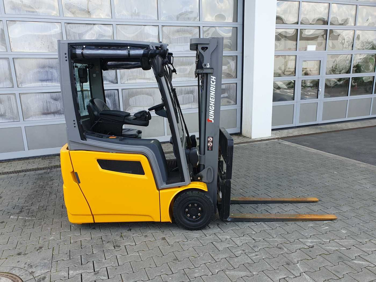 Jungheinrich EFG 215 / Triplex: 4.25m! / SS / nur 2.184h! - رافعة شوكية كهربائية: صور 3 Jungheinrich EFG 215 / Triplex: 4.25m! / SS / nur 2.184h! - رافعة شوكية كهربائية: صور 3