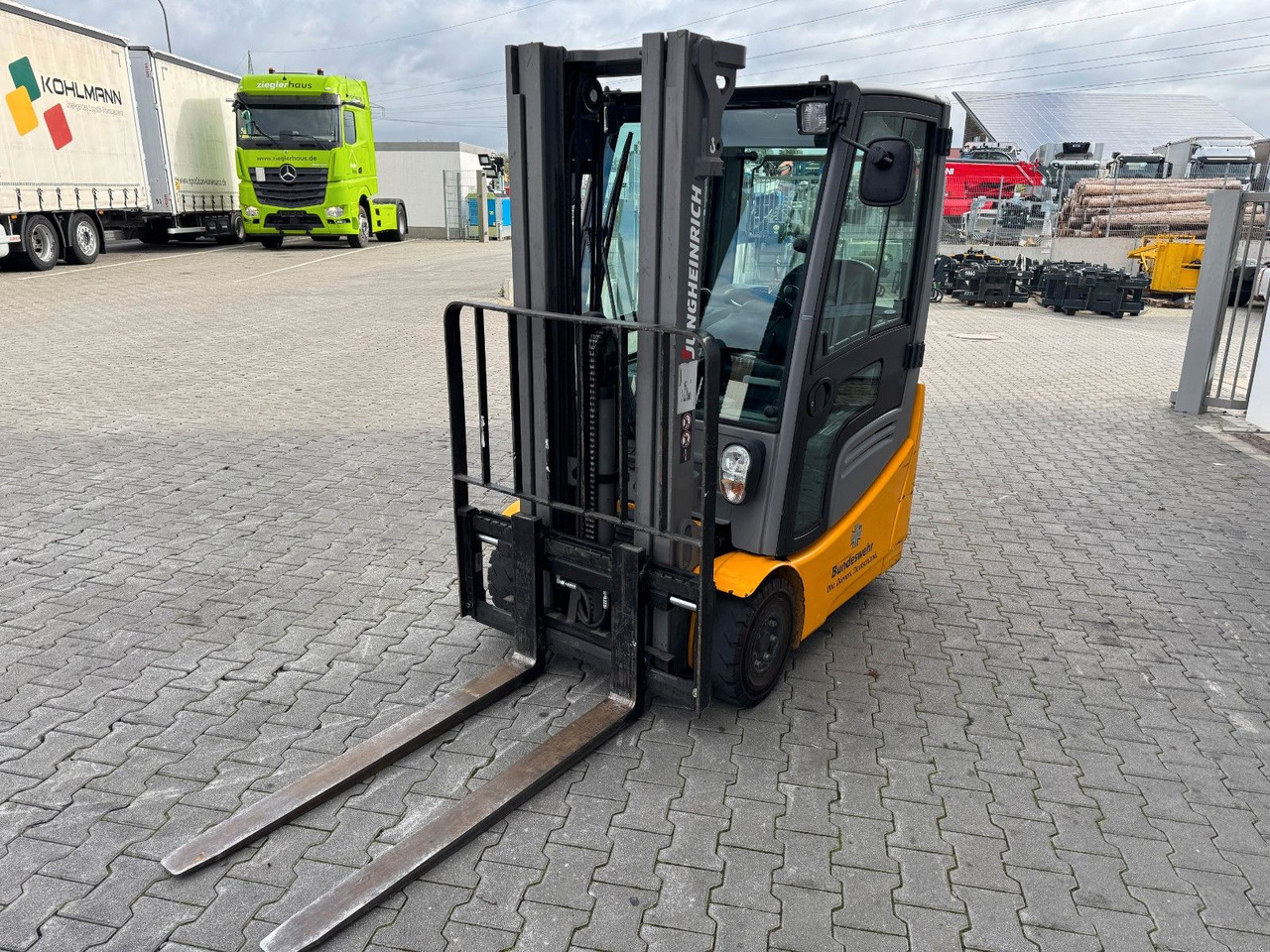Jungheinrich EFG 215 / Triplex: 4.25m! / SS / nur 716h! - رافعة شوكية كهربائية: صور 5 Jungheinrich EFG 215 / Triplex: 4.25m! / SS / nur 716h! - رافعة شوكية كهربائية: صور 5