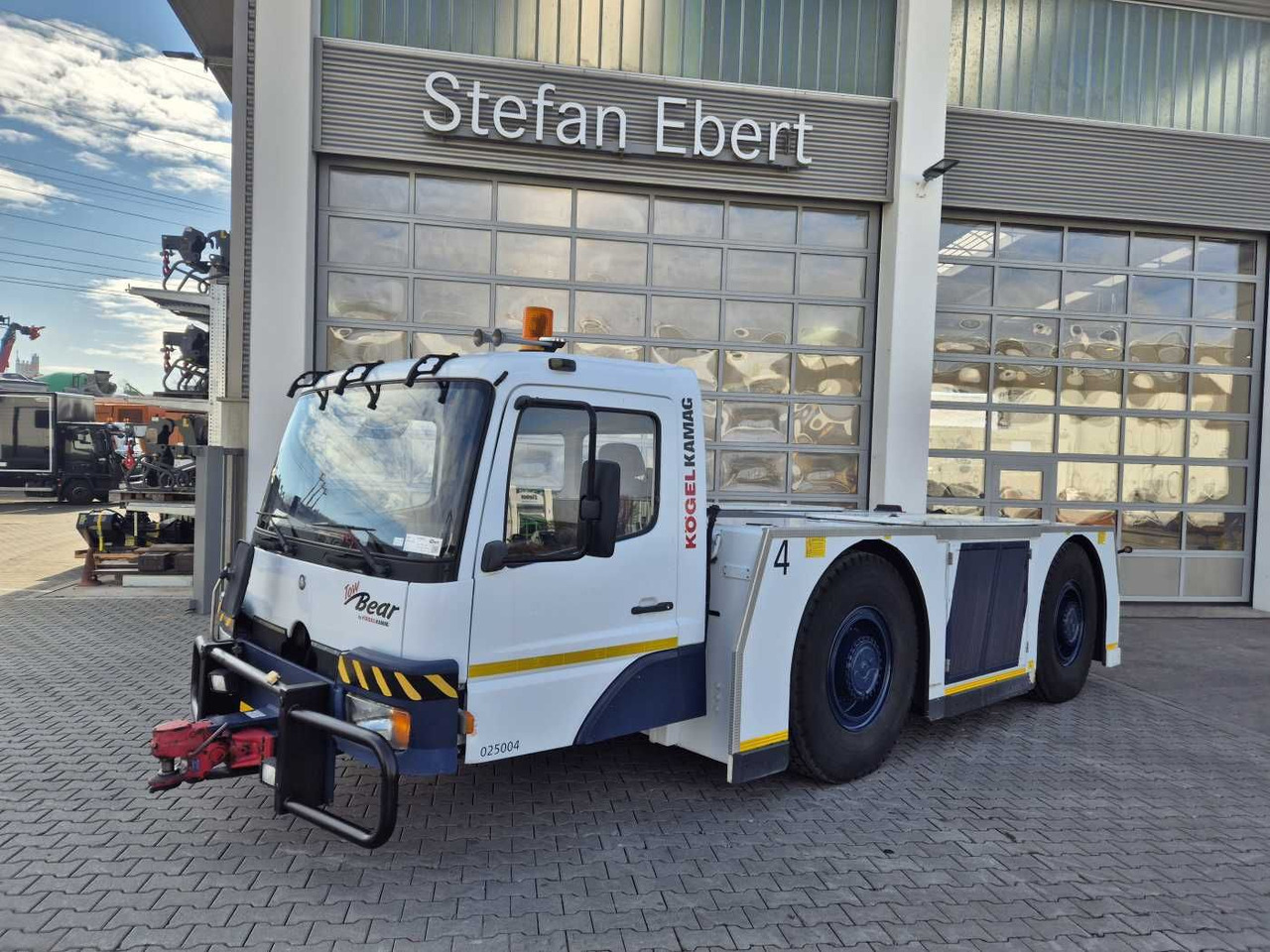Kamag TowBear TT35/22-280 Flugzeugschlepper - شاحنة: صور 2 Kamag TowBear TT35/22-280 Flugzeugschlepper - شاحنة: صور 2
