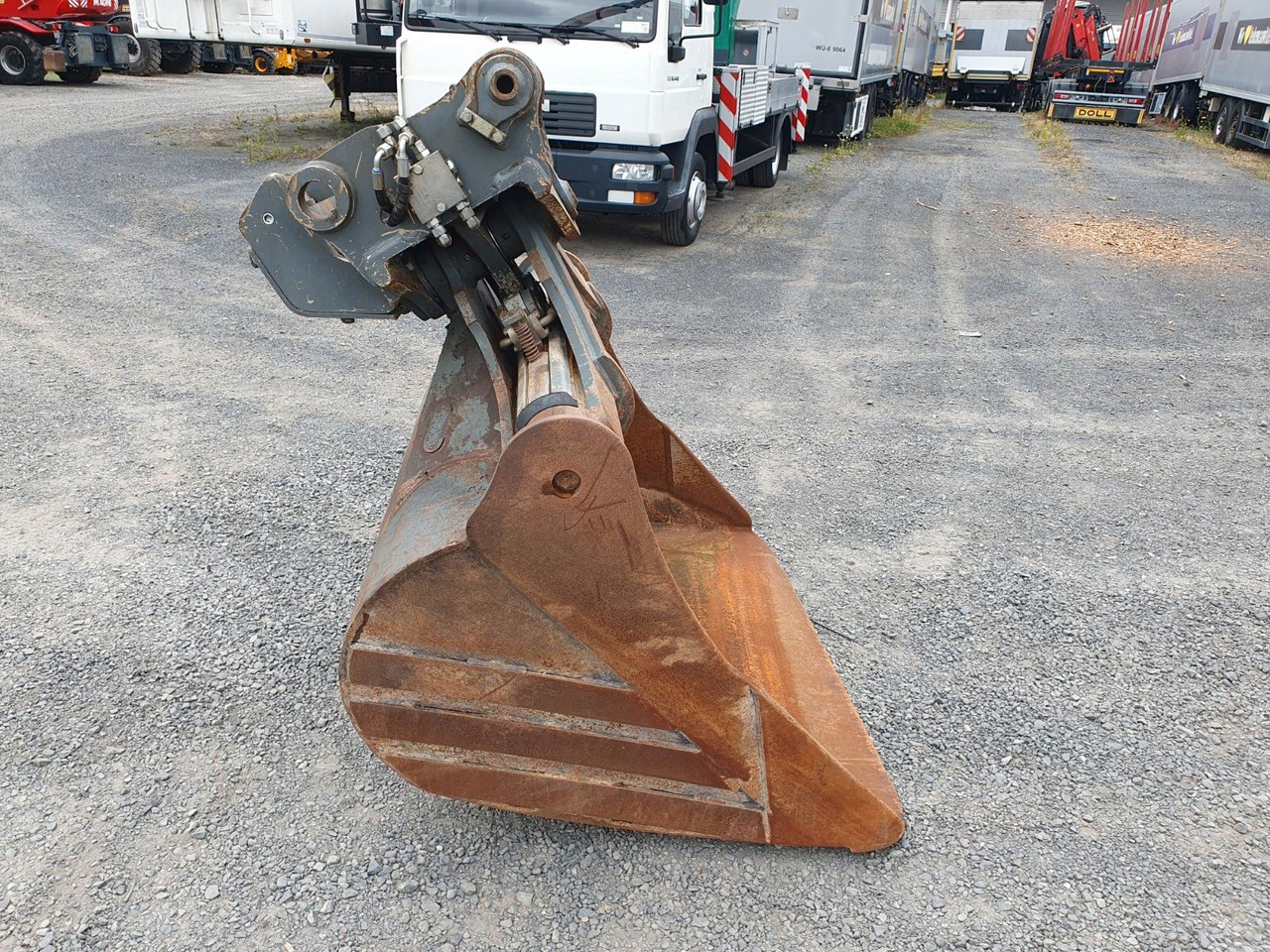 Liebherr hydraulischer Grabenräumlöffel / SW48 - بكت حفار: صور 3 Liebherr hydraulischer Grabenräumlöffel / SW48 - بكت حفار: صور 3