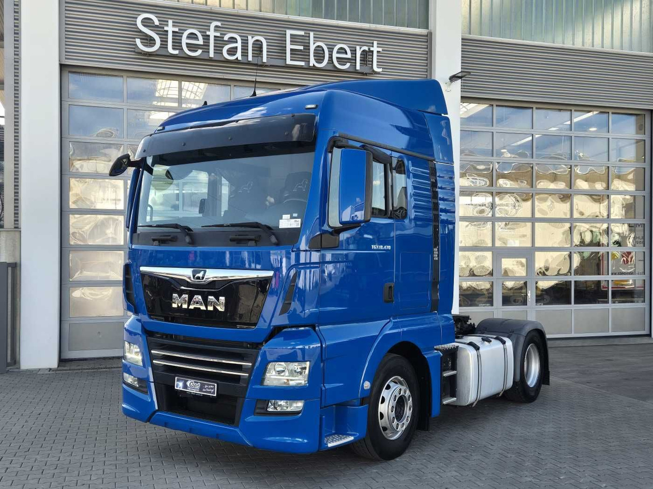 MAN TGX 18.470 4x2 LLS Fahrschule 5 Sitze Intarder - شاحنة جرار: صور 1 MAN TGX 18.470 4x2 LLS Fahrschule 5 Sitze Intarder - شاحنة جرار: صور 1