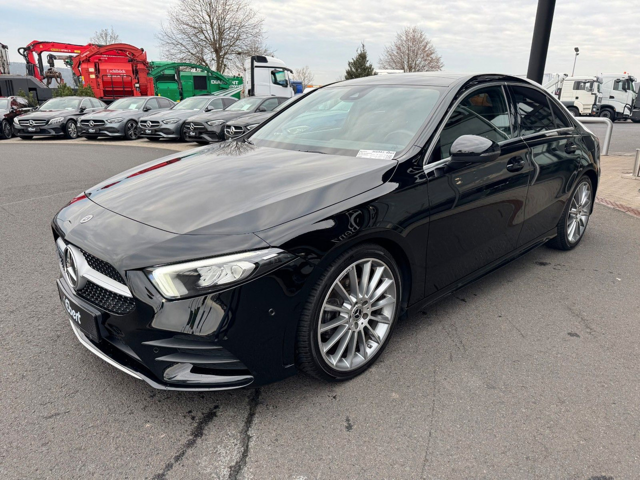 Mercedes-Benz A 200 AMG 19"+Ambiente+R-Kamera+Pano+LED+MBUX - سيدان: صور 2 Mercedes-Benz A 200 AMG 19"+Ambiente+R-Kamera+Pano+LED+MBUX - سيدان: صور 2