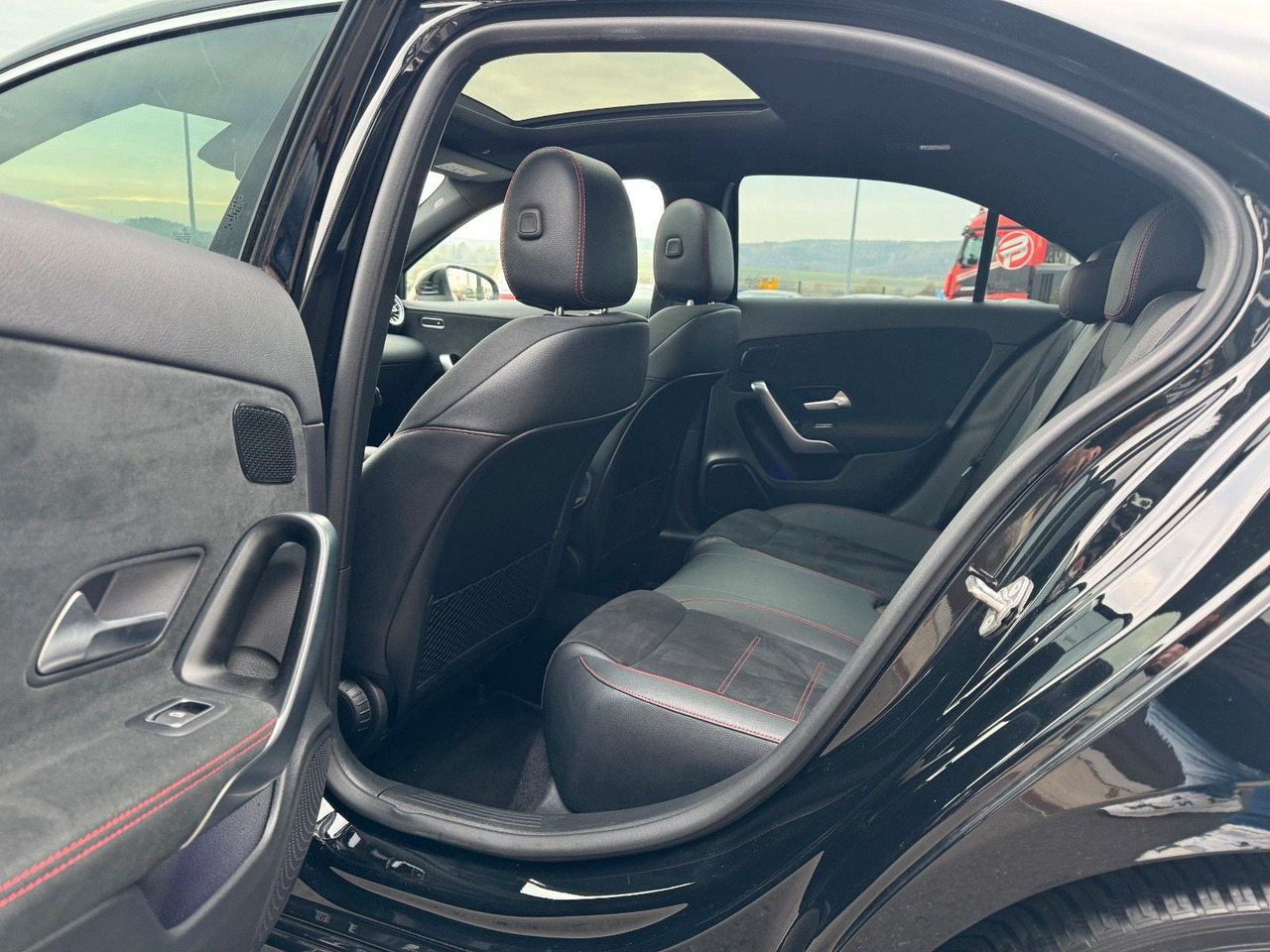 تأجير Mercedes-Benz A 200 AMG 19"+Ambiente+R-Kamera+Pano+LED+MBUX Mercedes-Benz A 200 AMG 19"+Ambiente+R-Kamera+Pano+LED+MBUX: صور 10 تأجير Mercedes-Benz A 200 AMG 19"+Ambiente+R-Kamera+Pano+LED+MBUX Mercedes-Benz A 200 AMG 19"+Ambiente+R-Kamera+Pano+LED+MBUX: صور 10