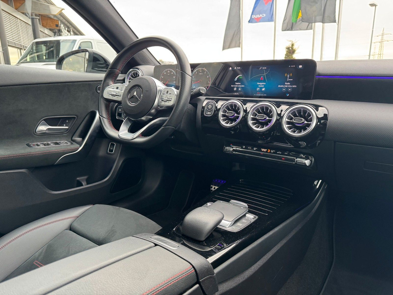 تأجير Mercedes-Benz A 200 AMG 19"+Ambiente+R-Kamera+Pano+LED+MBUX Mercedes-Benz A 200 AMG 19"+Ambiente+R-Kamera+Pano+LED+MBUX: صور 12 تأجير Mercedes-Benz A 200 AMG 19"+Ambiente+R-Kamera+Pano+LED+MBUX Mercedes-Benz A 200 AMG 19"+Ambiente+R-Kamera+Pano+LED+MBUX: صور 12