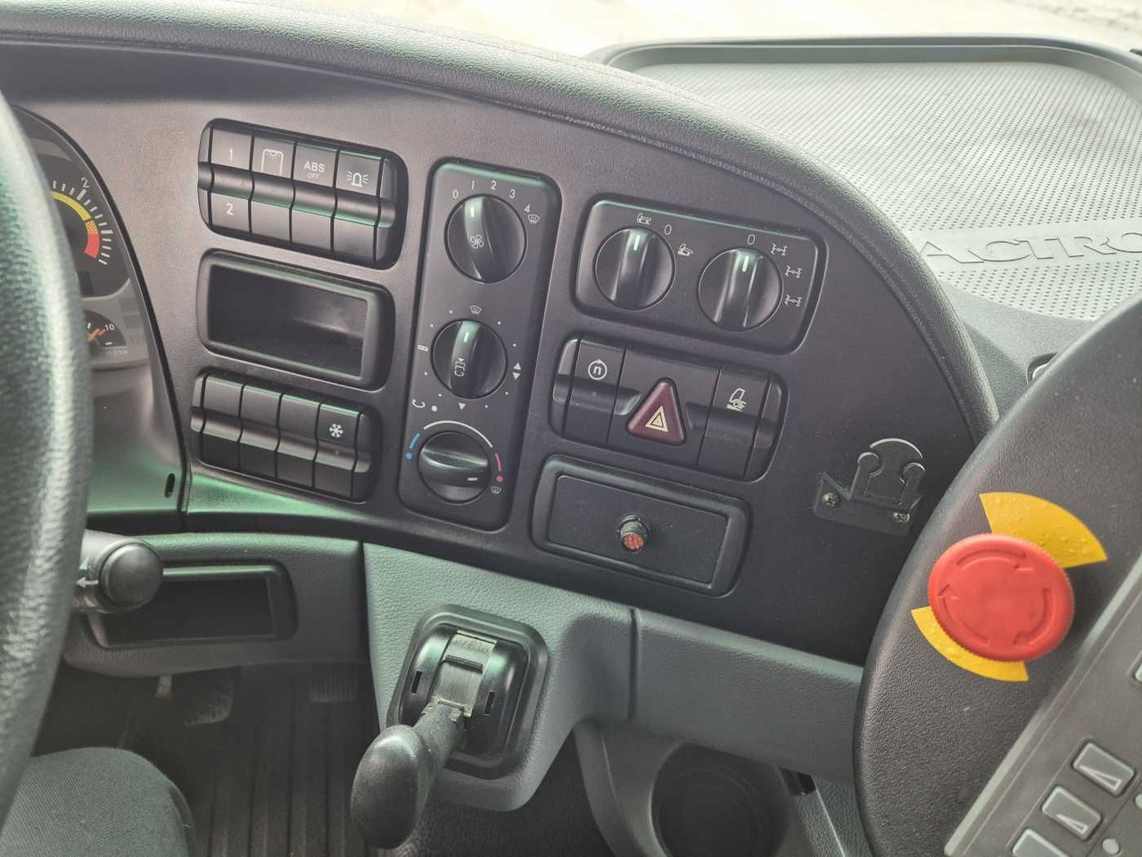 سياره كنس شوارع Mercedes-Benz Actros 2032 A 4x4 Bucher STKF 9500 Airport 30x: صور 13