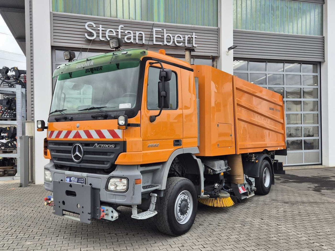 Mercedes-Benz Actros 2032 A 4x4 Bucher STKF 9500 Airport 30x - سياره كنس شوارع: صور 1 Mercedes-Benz Actros 2032 A 4x4 Bucher STKF 9500 Airport 30x - سياره كنس شوارع: صور 1