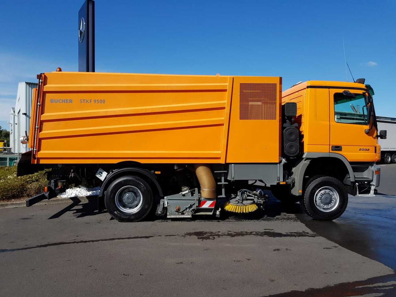 سياره كنس شوارع Mercedes-Benz Actros 2032 A 4x4 Bucher STKF 9500 Airport: صور 6