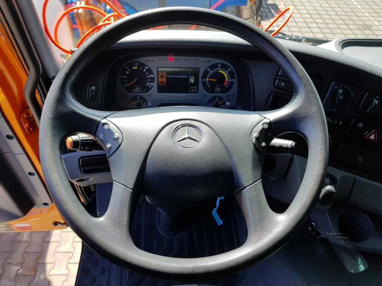 سياره كنس شوارع Mercedes-Benz Actros 2032 A 4x4 Bucher STKF 9500 Airport: صور 14