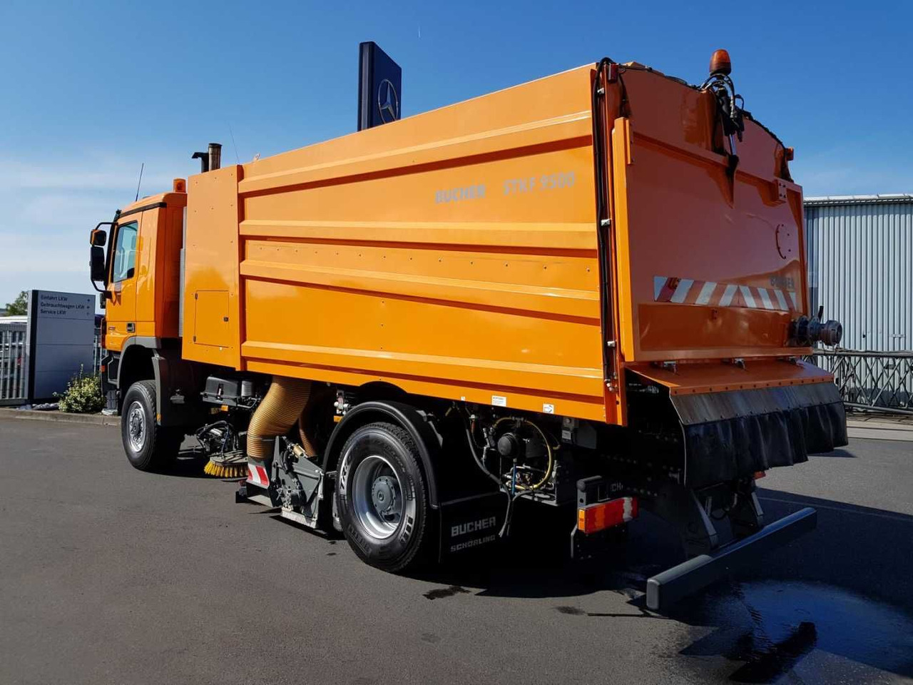 سياره كنس شوارع Mercedes-Benz Actros 2032 A 4x4 Bucher STKF 9500 Airport: صور 7