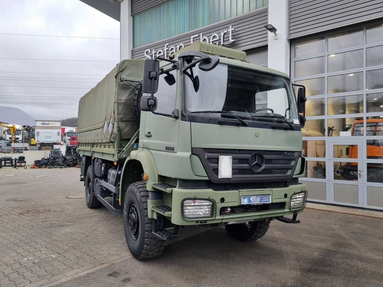 Mercedes-Benz Axor 1829 A 4x4 Pritsche/Plane 10 Stück - شاحنات مسطحة: صور 3 Mercedes-Benz Axor 1829 A 4x4 Pritsche/Plane 10 Stück - شاحنات مسطحة: صور 3