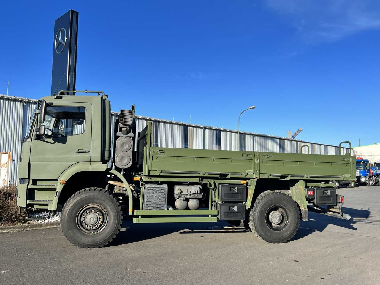 Mercedes-Benz Axor 1829 A 4x4 Pritsche - شاحنات مسطحة: صور 4 Mercedes-Benz Axor 1829 A 4x4 Pritsche - شاحنات مسطحة: صور 4