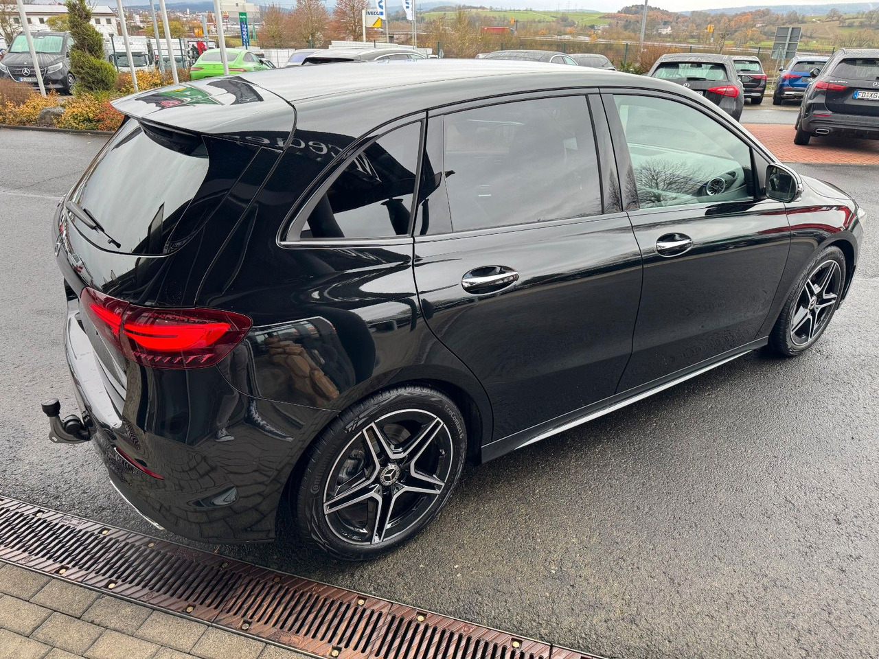 Mercedes-Benz B 200 AMG+AHK+Ambiente+RFK+MBUX+Night - سيدان: صور 3 Mercedes-Benz B 200 AMG+AHK+Ambiente+RFK+MBUX+Night - سيدان: صور 3