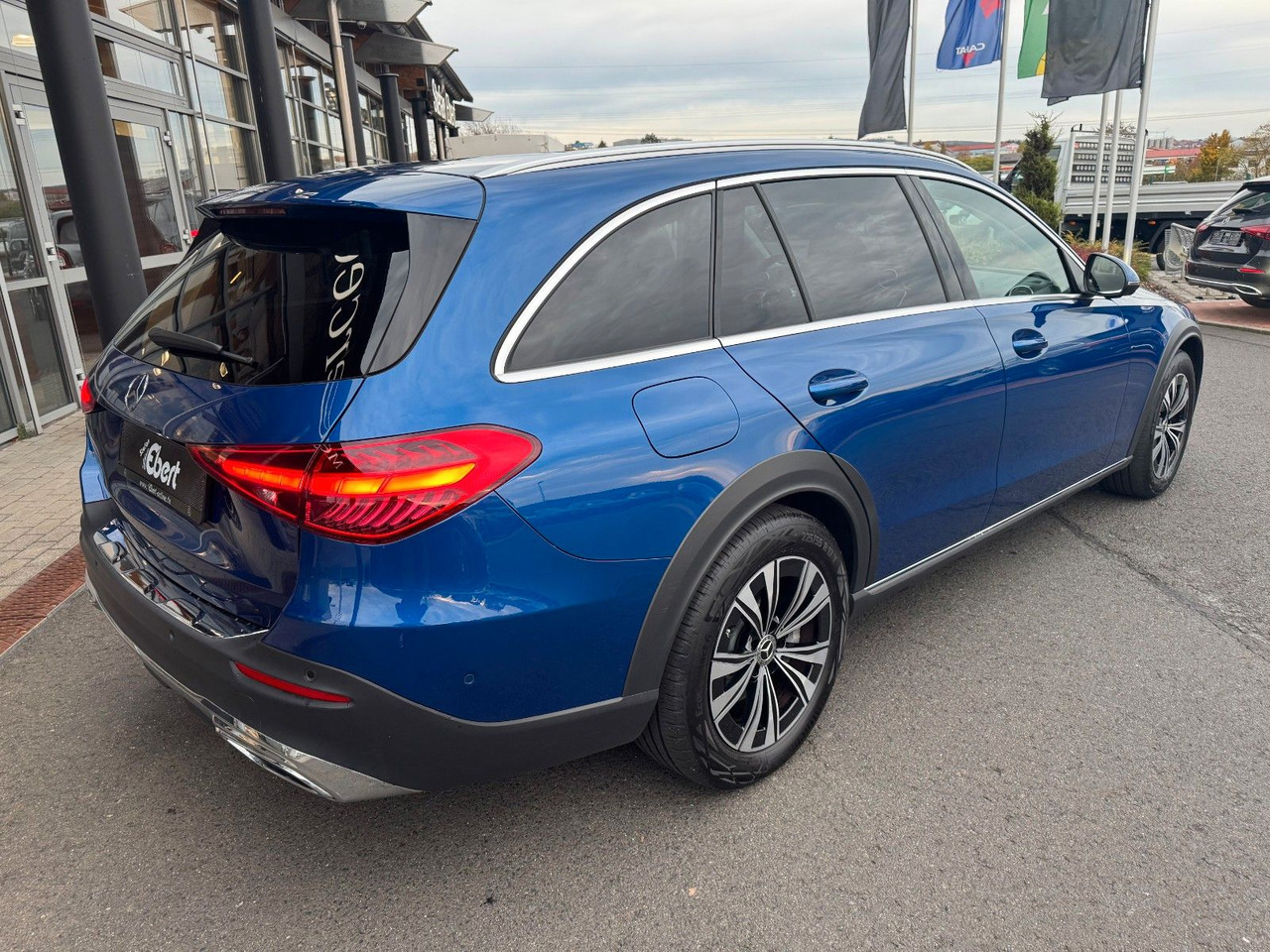 Mercedes-Benz C 200 T All Terrain 4M+Ambiente+360+Augmented - سيارة ستيشن: صور 4 Mercedes-Benz C 200 T All Terrain 4M+Ambiente+360+Augmented - سيارة ستيشن: صور 4