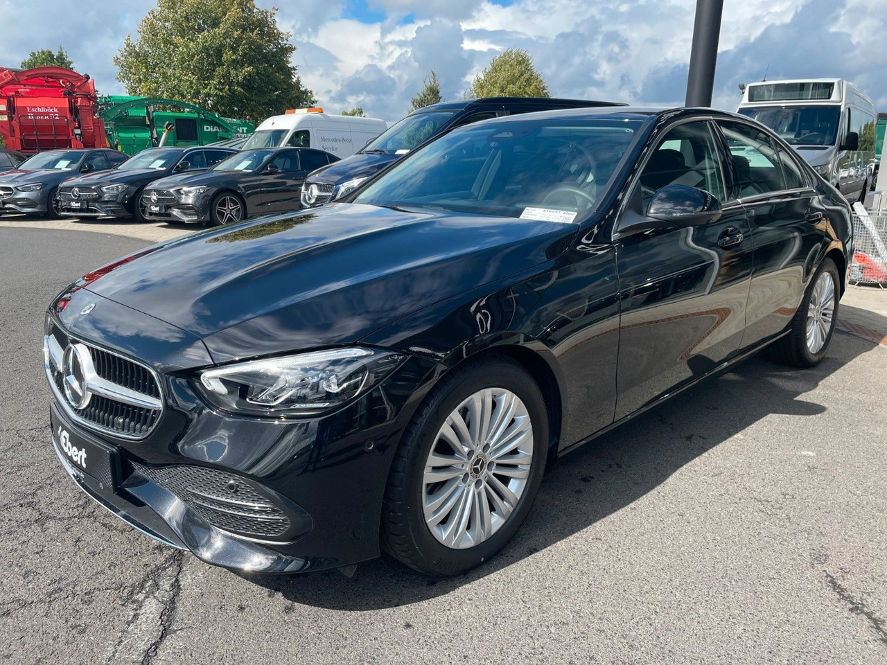 Mercedes-Benz C 200 d AVANTGARDE 360°+TOTW+Carplay+Ambiente - سيدان: صور 2 Mercedes-Benz C 200 d AVANTGARDE 360°+TOTW+Carplay+Ambiente - سيدان: صور 2
