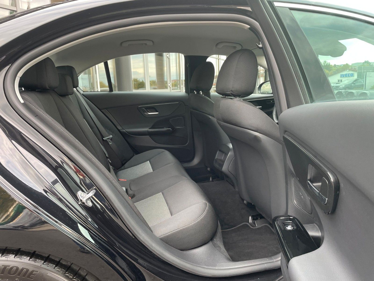 تأجير  Mercedes-Benz C 200 d AVANTGARDE LED+AHK+R-Kamera+MBUX+ Mercedes-Benz C 200 d AVANTGARDE LED+AHK+R-Kamera+MBUX+: صور 8