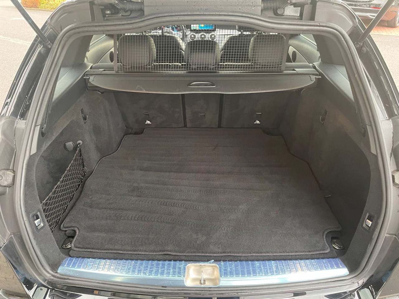 Mercedes-Benz C 220d NightEdition+AMG+Distr+SportfahrW+RFK - سيارة ستيشن: صور 5 Mercedes-Benz C 220d NightEdition+AMG+Distr+SportfahrW+RFK - سيارة ستيشن: صور 5