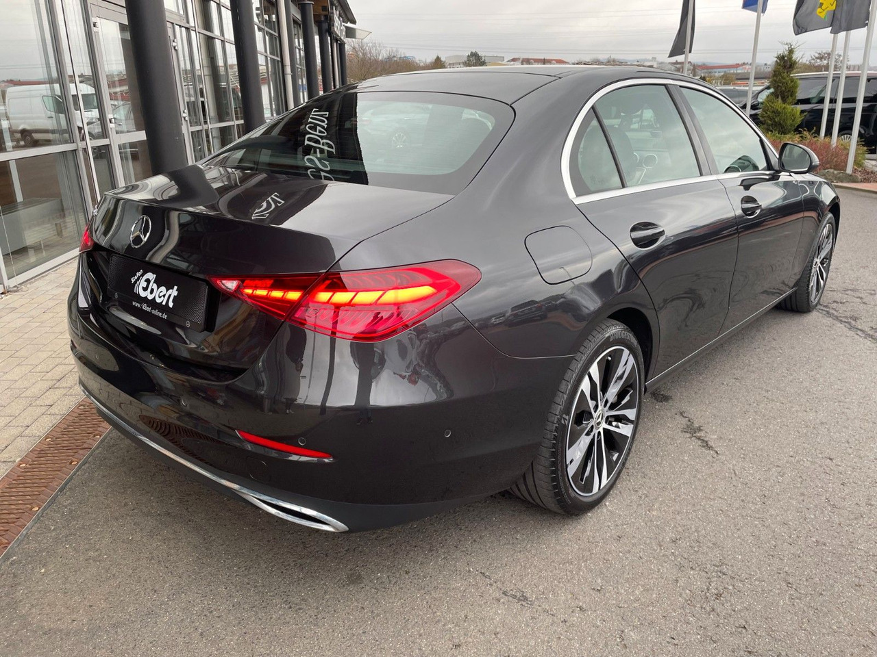 Mercedes-Benz C 300 e Avantgarde Digital+S-Dach+AHK+Distr+ - سيدان: صور 5 Mercedes-Benz C 300 e Avantgarde Digital+S-Dach+AHK+Distr+ - سيدان: صور 5
