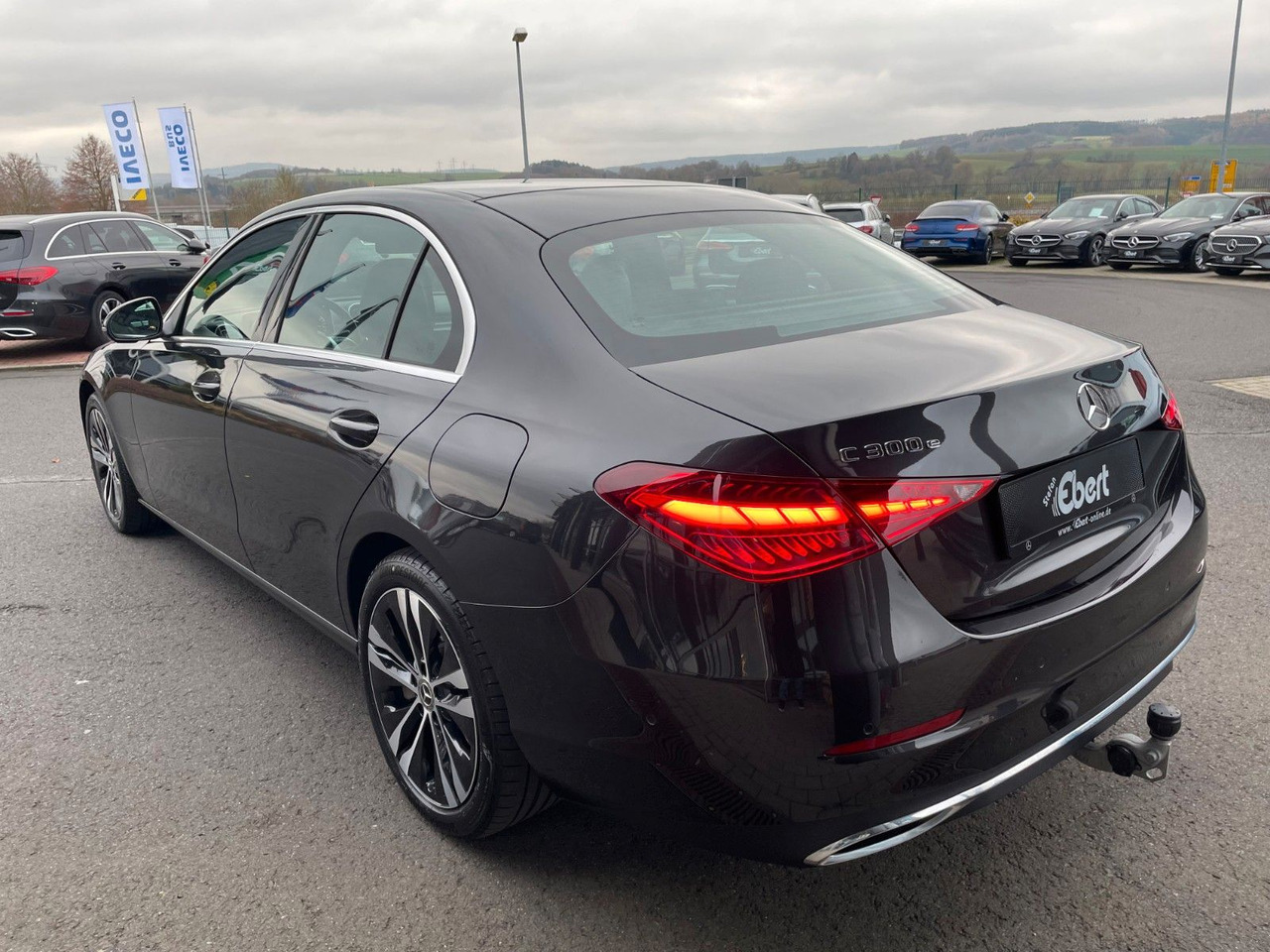 Mercedes-Benz C 300 e Avantgarde Digital+S-Dach+AHK+Distr+ - سيدان: صور 3 Mercedes-Benz C 300 e Avantgarde Digital+S-Dach+AHK+Distr+ - سيدان: صور 3