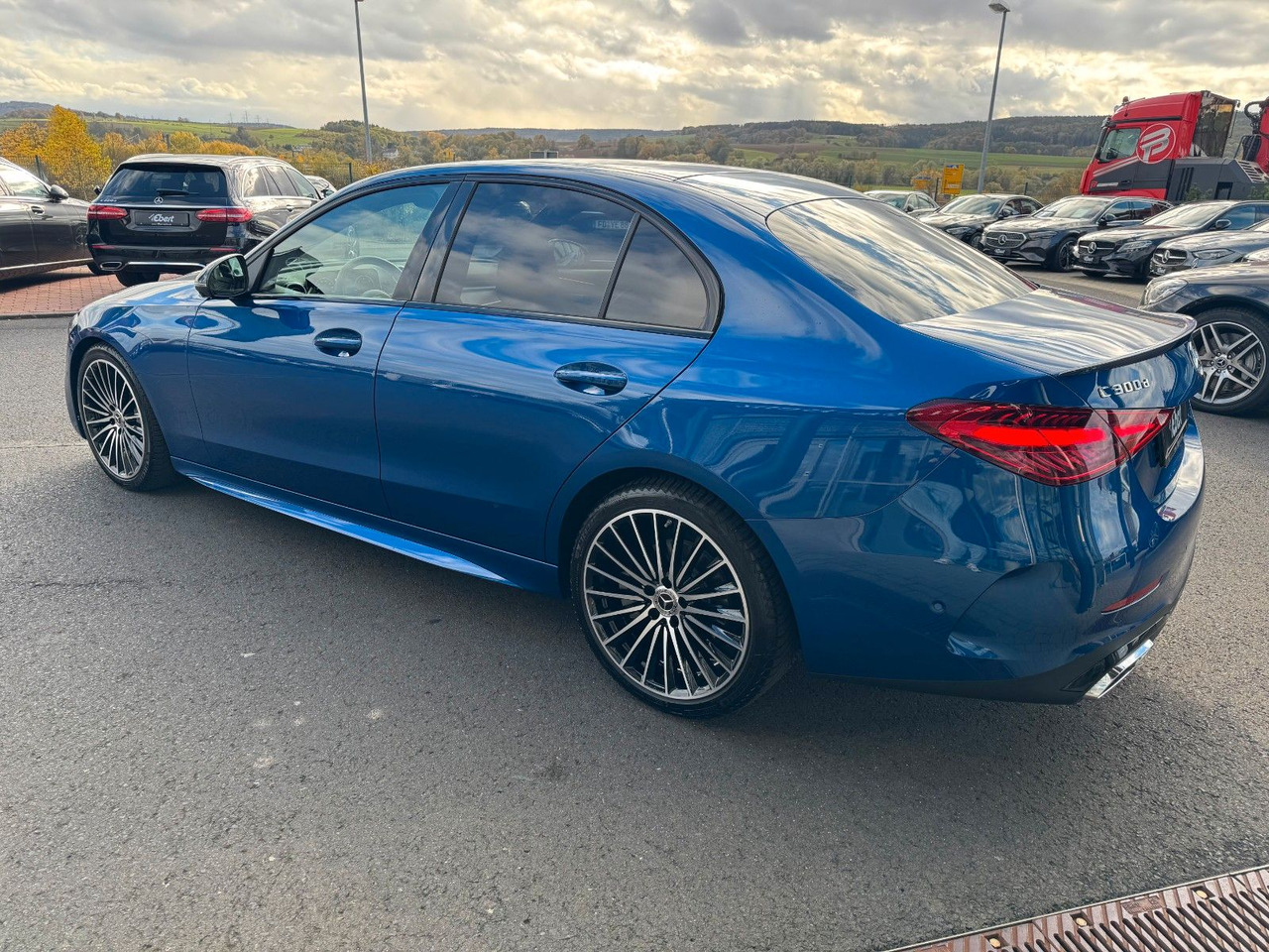 Mercedes-Benz C 300d AMG+Burmester+Distr+Digital+360+ - سيدان: صور 3 Mercedes-Benz C 300d AMG+Burmester+Distr+Digital+360+ - سيدان: صور 3